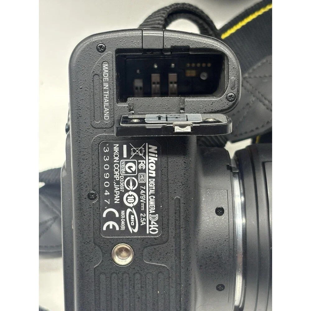 NIKON D40 DSLR CAMERA Kit DIGITAL Handheld Camera + DX  AF-S 18-55mm LENS Bag
